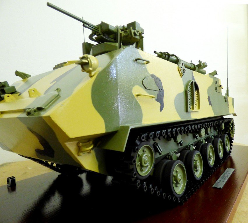 Макет гусеничной машины артиллерии