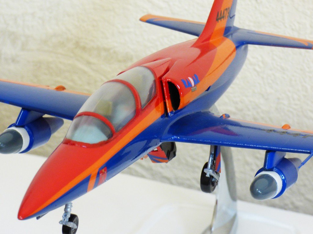 Модель самолета L-39