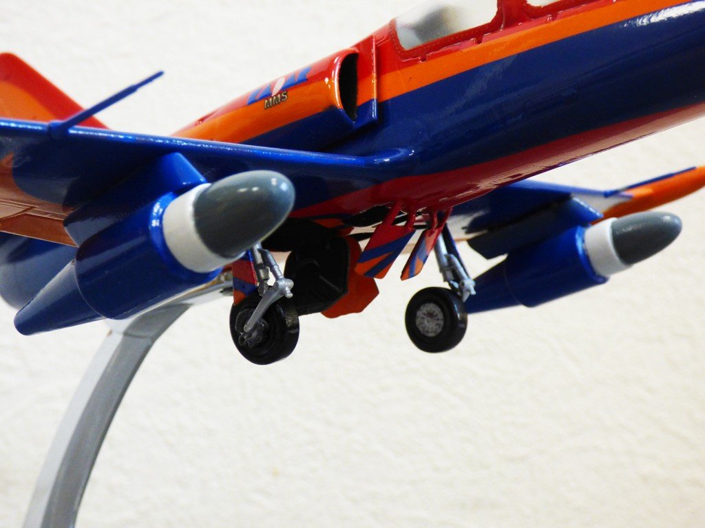 Модель самолета L-39