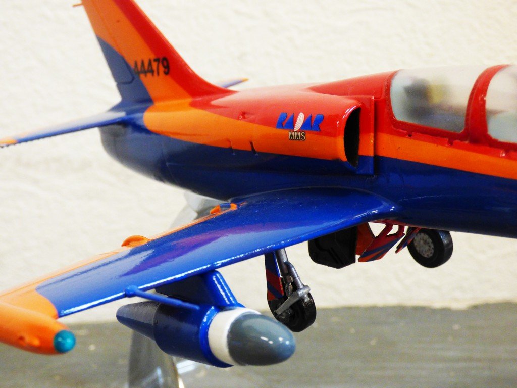 Модель самолета L-39